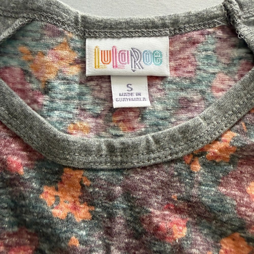 LulaRoe Randy Tee • size small • NWT - Picture 4 of 8